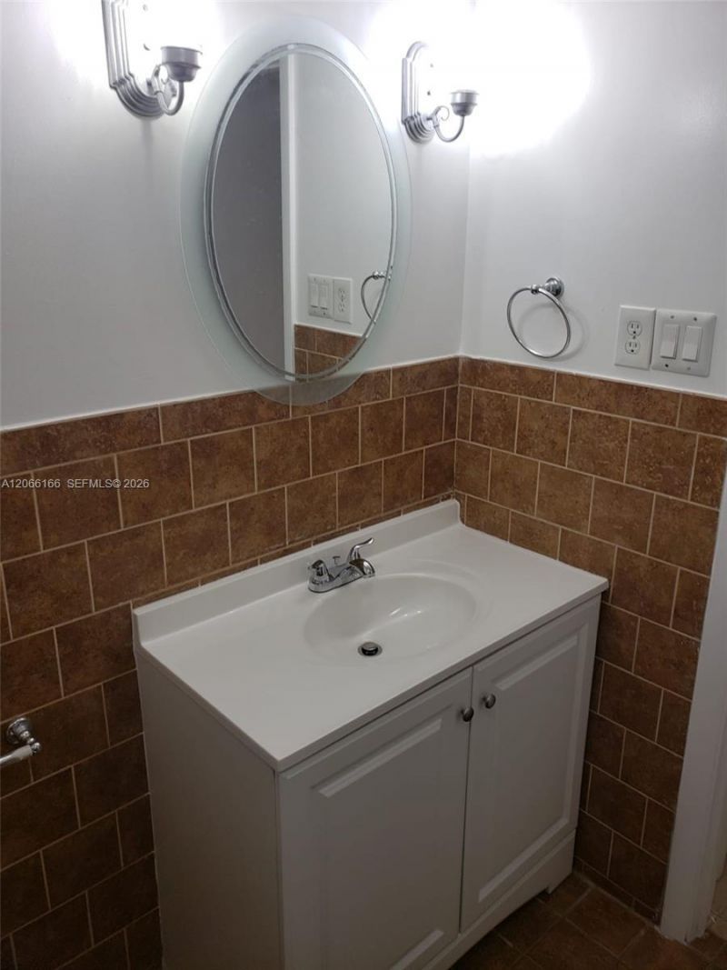8425 NW 8th St, Unit 104, Miami, FL 33126 Photo