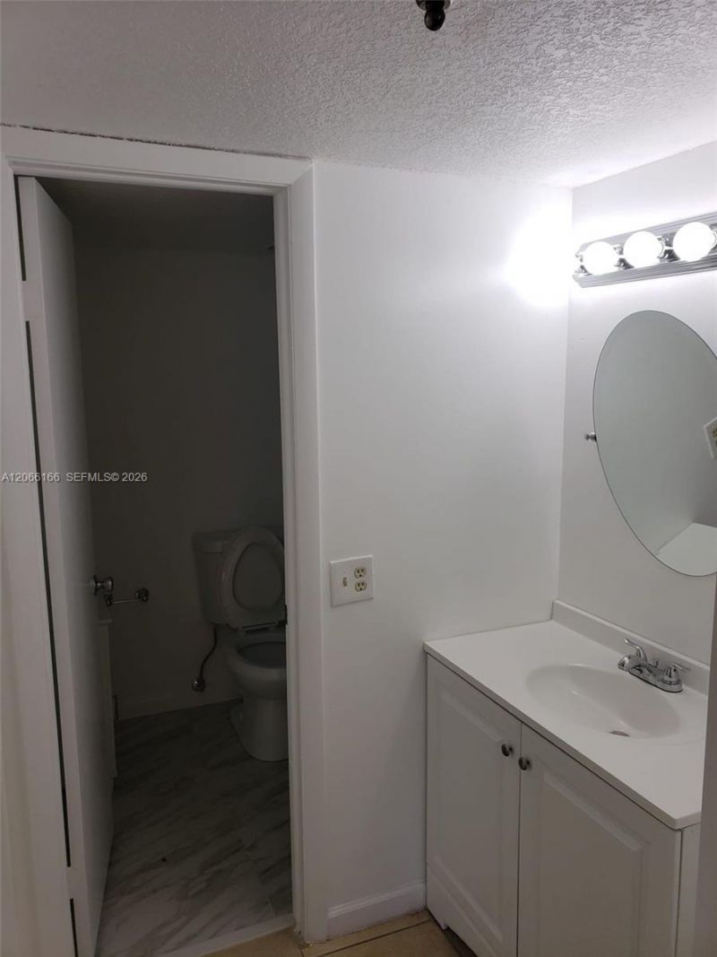 8425 NW 8th St, Unit 104, Miami, FL 33126 Photo