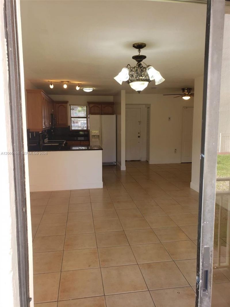 8425 NW 8th St, Unit 104, Miami, FL 33126 Photo