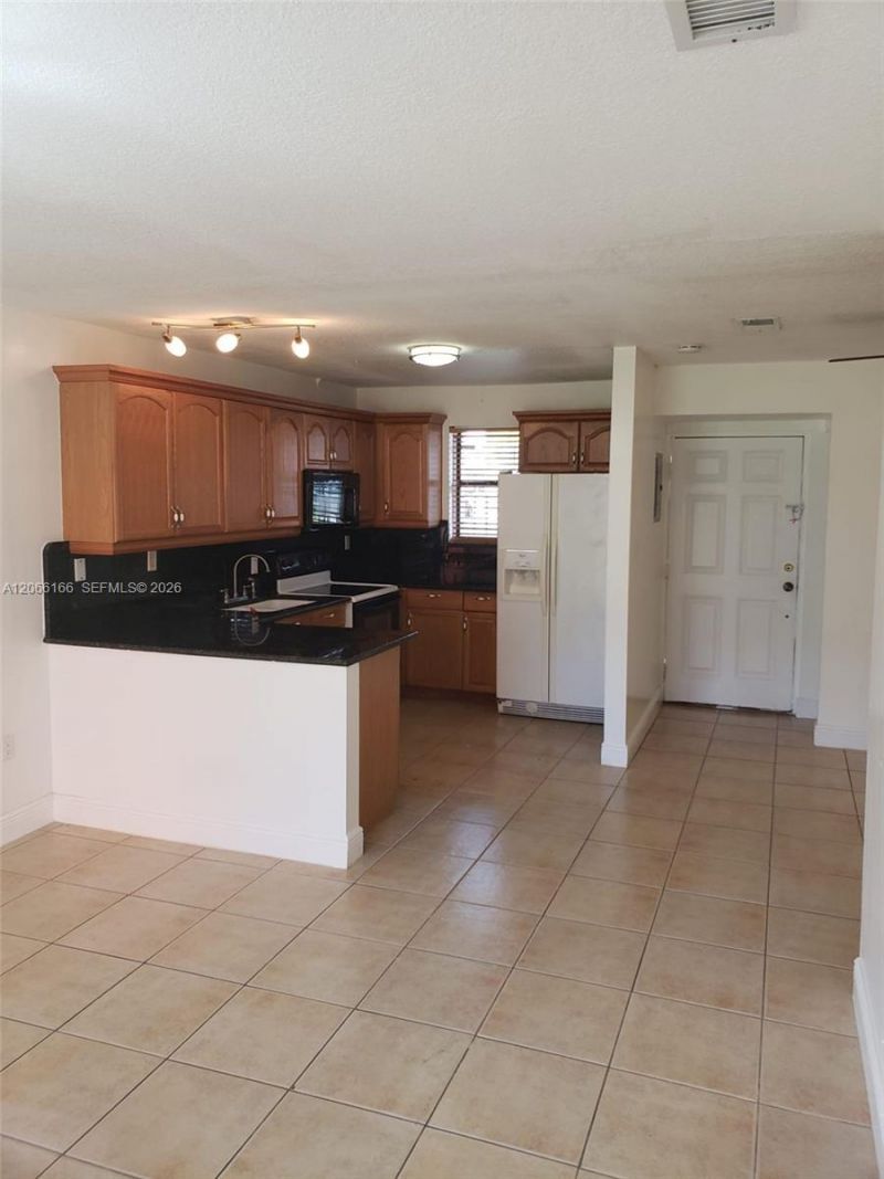 8425 NW 8th St, Unit 104, Miami, FL 33126 Photo