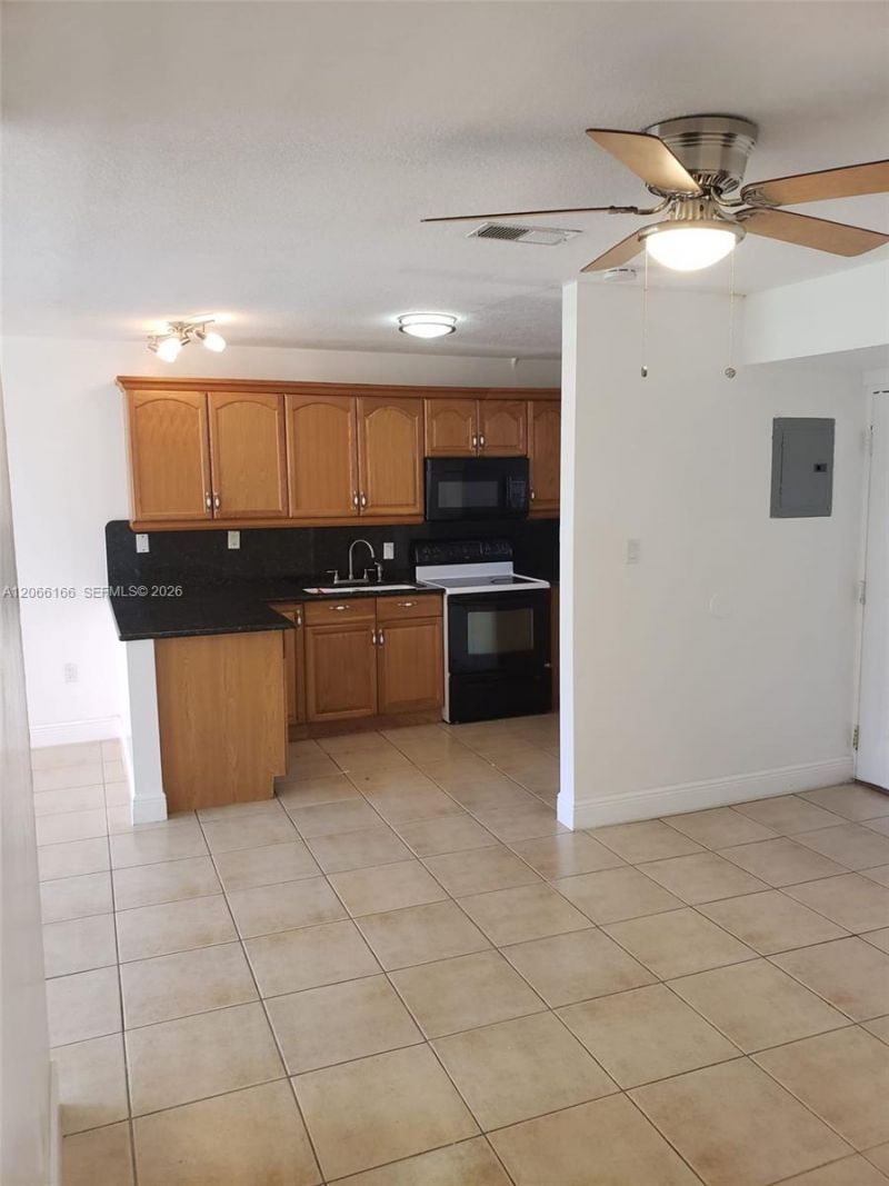8425 NW 8th St, Unit 104, Miami, FL 33126 Photo