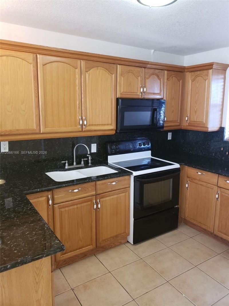 8425 NW 8th St, Unit 104, Miami, FL 33126 Photo