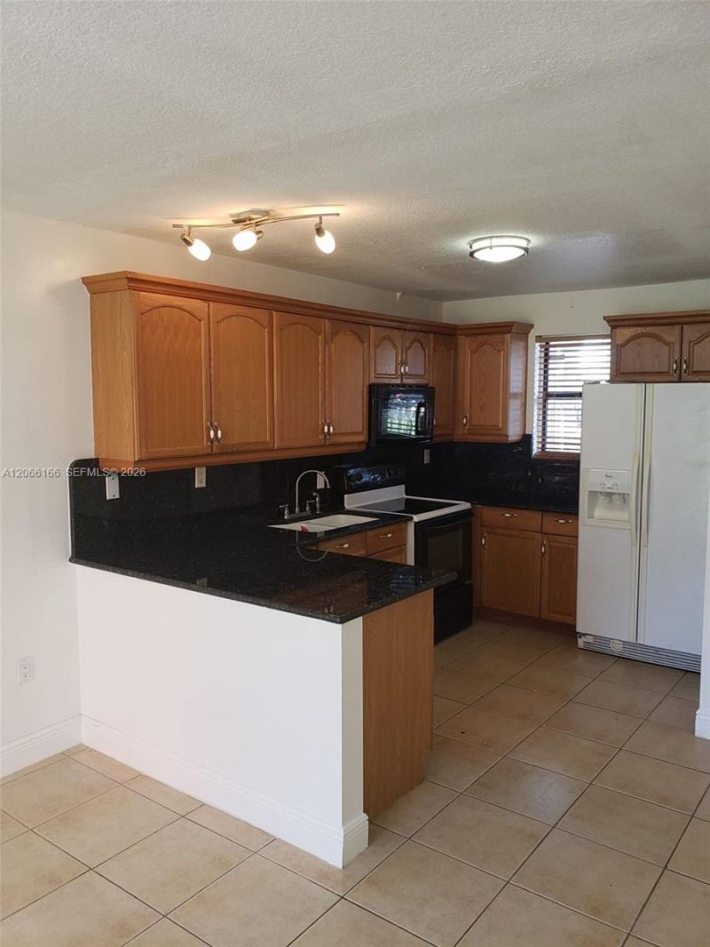 8425 NW 8th St, Unit 104, Miami, FL 33126 Photo