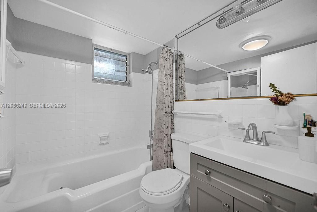 2400 NE 9th St , Unit 201, Fort Lauderdale, FL 33304 Photo