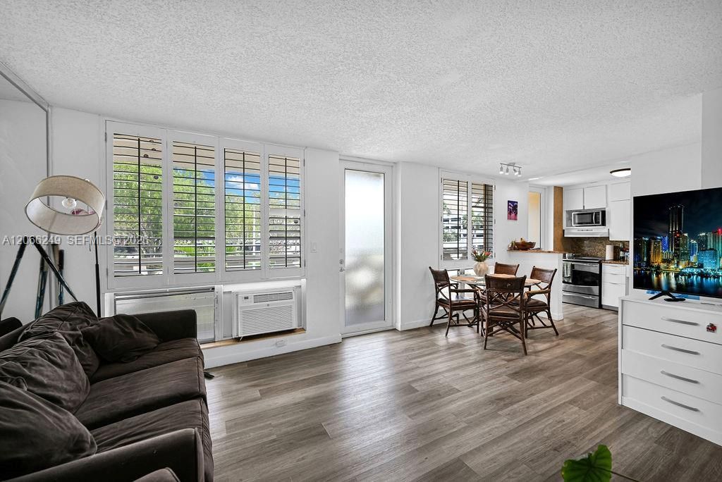 2400 NE 9th St , Unit 201, Fort Lauderdale, FL 33304 Photo