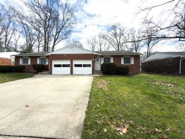 3853-3857 Seneca Street , Stow, OH 44224