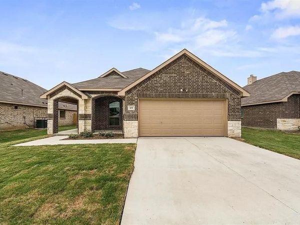 109 N Henrietta Street, Ferris, TX 75125