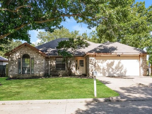 4742 Cornflower Drive, Arlington, TX 76018