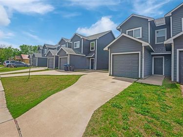 1608 Ash Crescent Street, Fort Worth, TX 76104