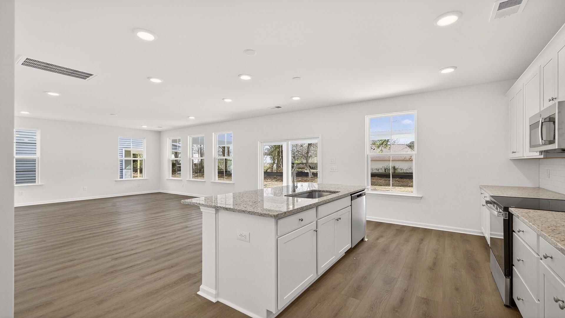442 Cadbury Loop Photo 9