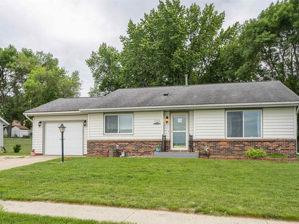 1160 Plymouth St SE, LeMars, IA 51031