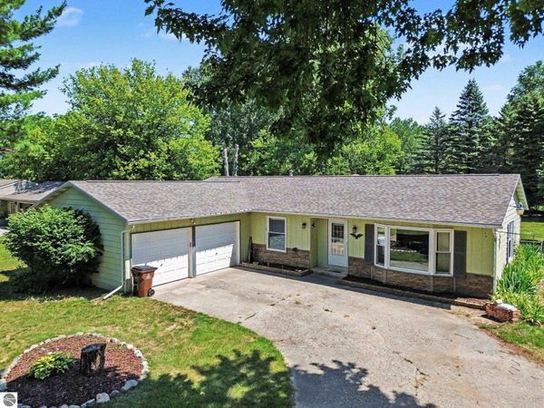 3831 Green Acres Drive, Mt Pleasant, MI 48858