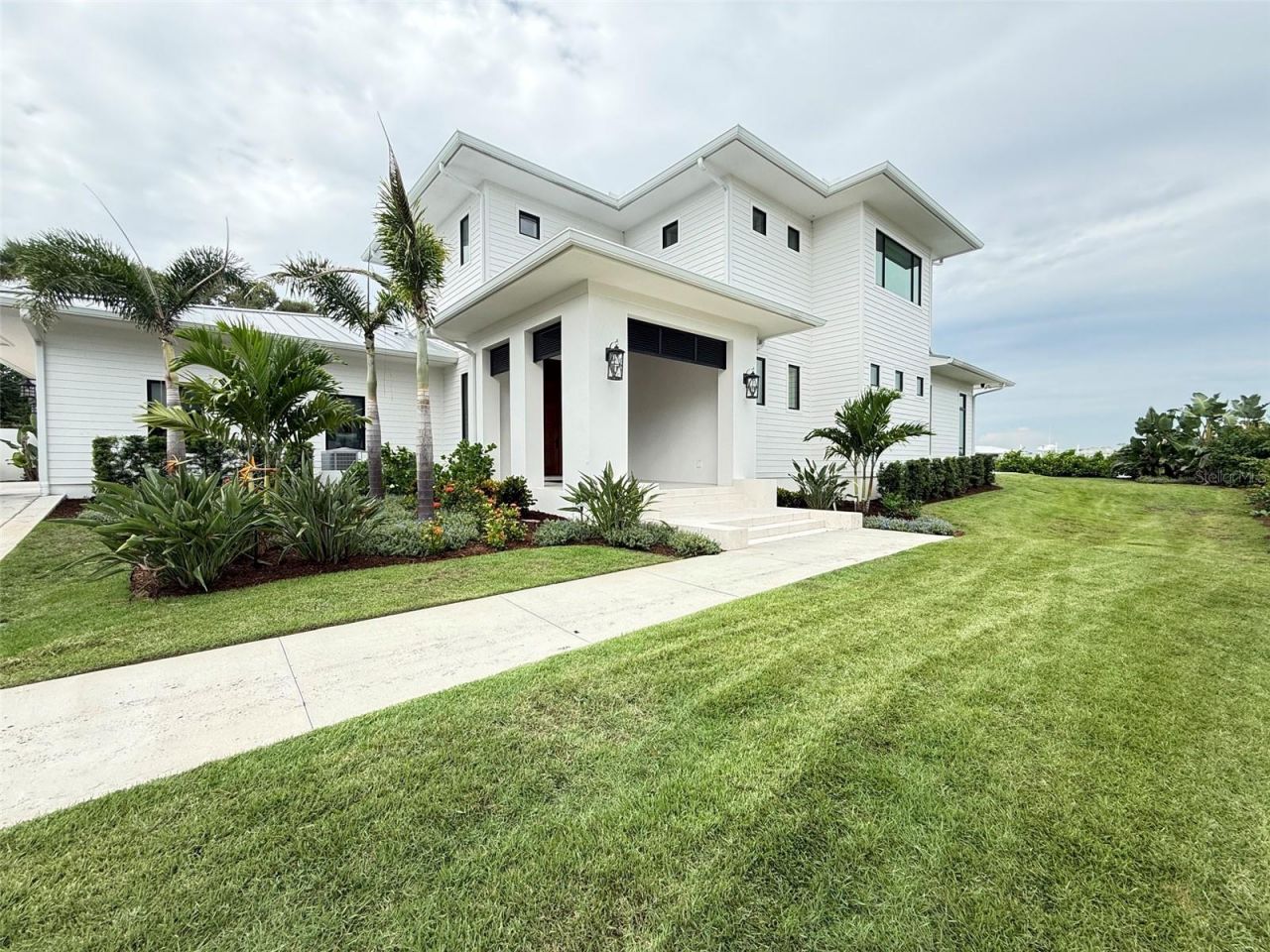 101 Due East Street, New Smyrna Beach, FL 32169 Main Photo