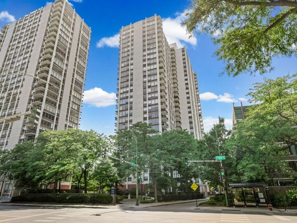 1460 N Sandburg Terrace , Unit 711, Chicago, IL 60610