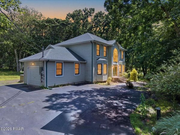 118 Robin Lane, Dingmans Ferry, PA 18328