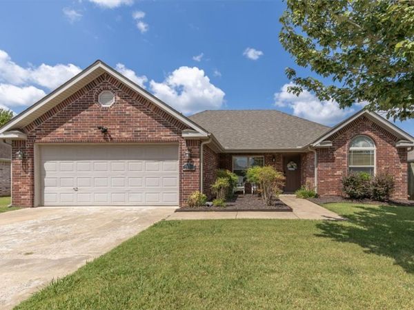 2899 N Hay Meadows Avenue , Fayetteville, AR 72704