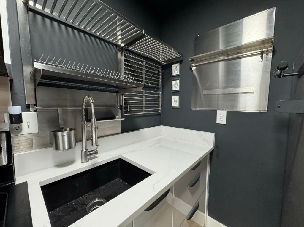 299 SW 7th Street, Unit 2070, Boca Raton, FL 33432 Photo