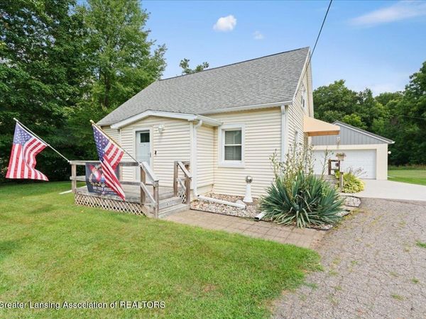 3265 Island Highway, Charlotte, MI 48813