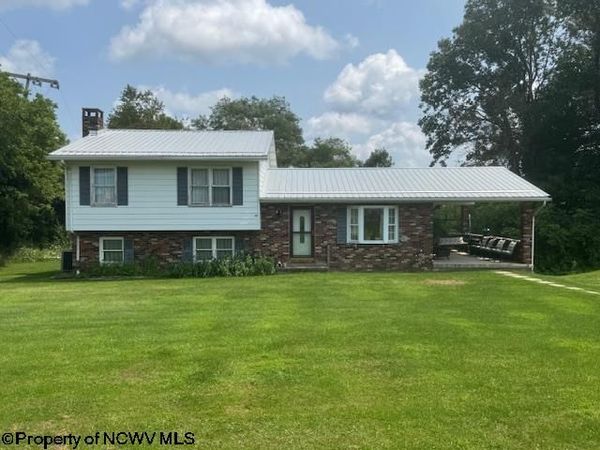 52 Howesville Drive, Tunnelton, WV 26444