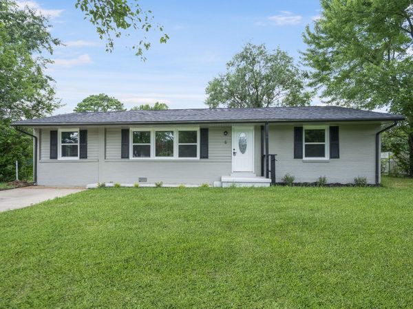 6 E Bel Air Blvd, Clarksville, TN 37042