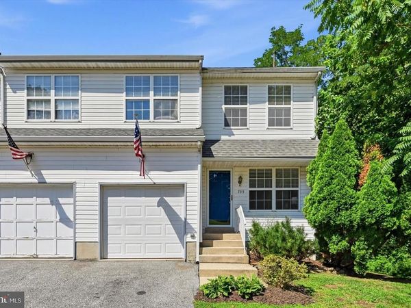 735 HAWTHORNE LANE, ASTON, PA 19014