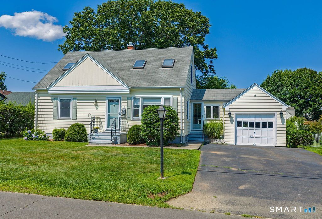 4 Mckinnel, Branford, CT 06405 Main Photo