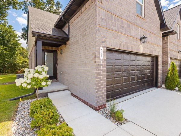 725 Chase Hanna Street, Unit 9, Dundee, MI 48131