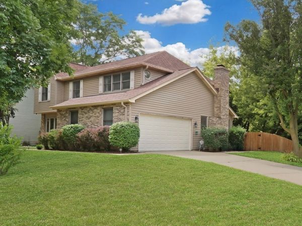 400 Cross Arm Drive , Grayslake, IL 60030