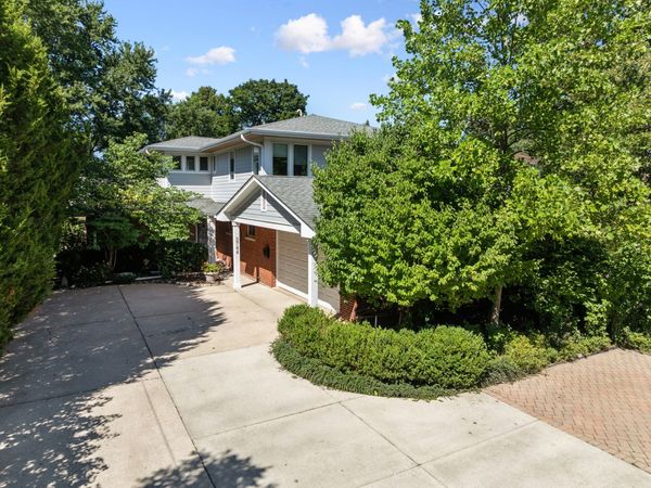 3744 Lake Avenue, Wilmette, IL 60091