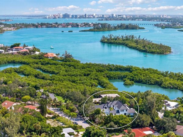 656 TROPICAL CIRCLE , SARASOTA, FL 34242