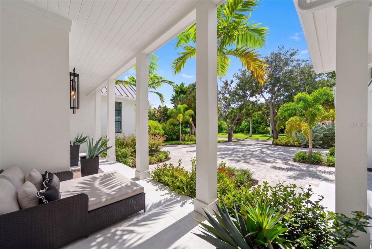 656 Tropical Circle, Sarasota, FL 34242 Photo