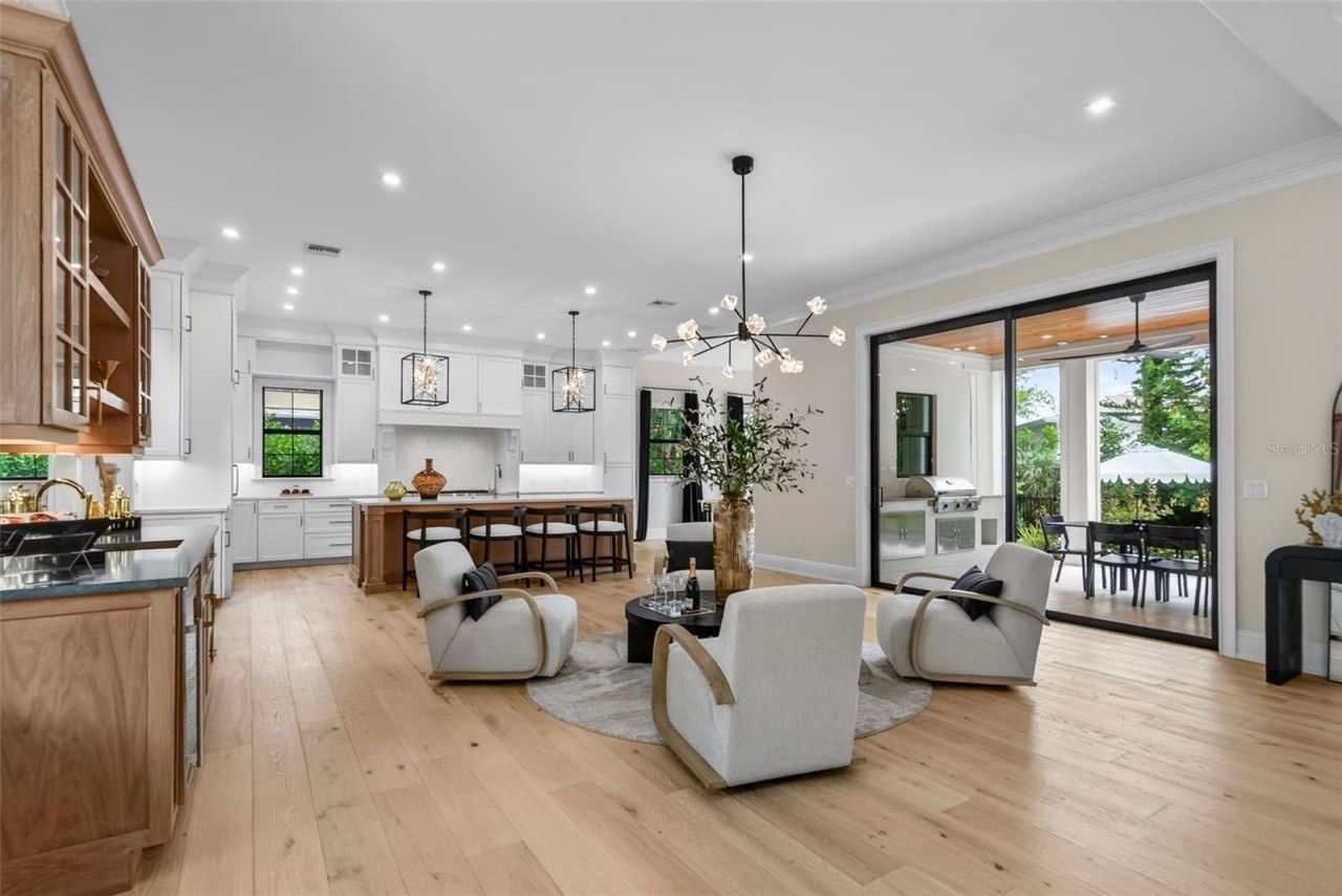 656 Tropical Circle, Sarasota, FL 34242 Photo