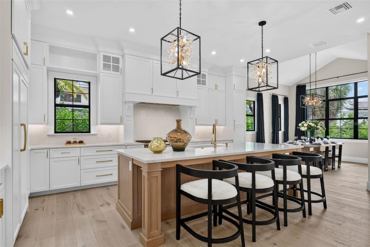 656 Tropical Circle, Sarasota, FL 34242 Photo