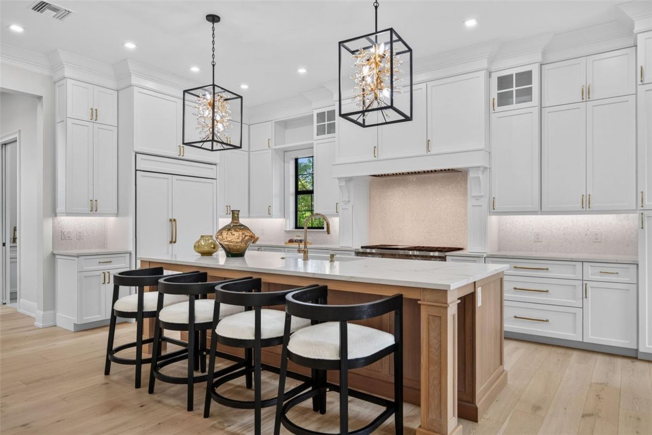 656 Tropical Circle, Sarasota, FL 34242 Photo
