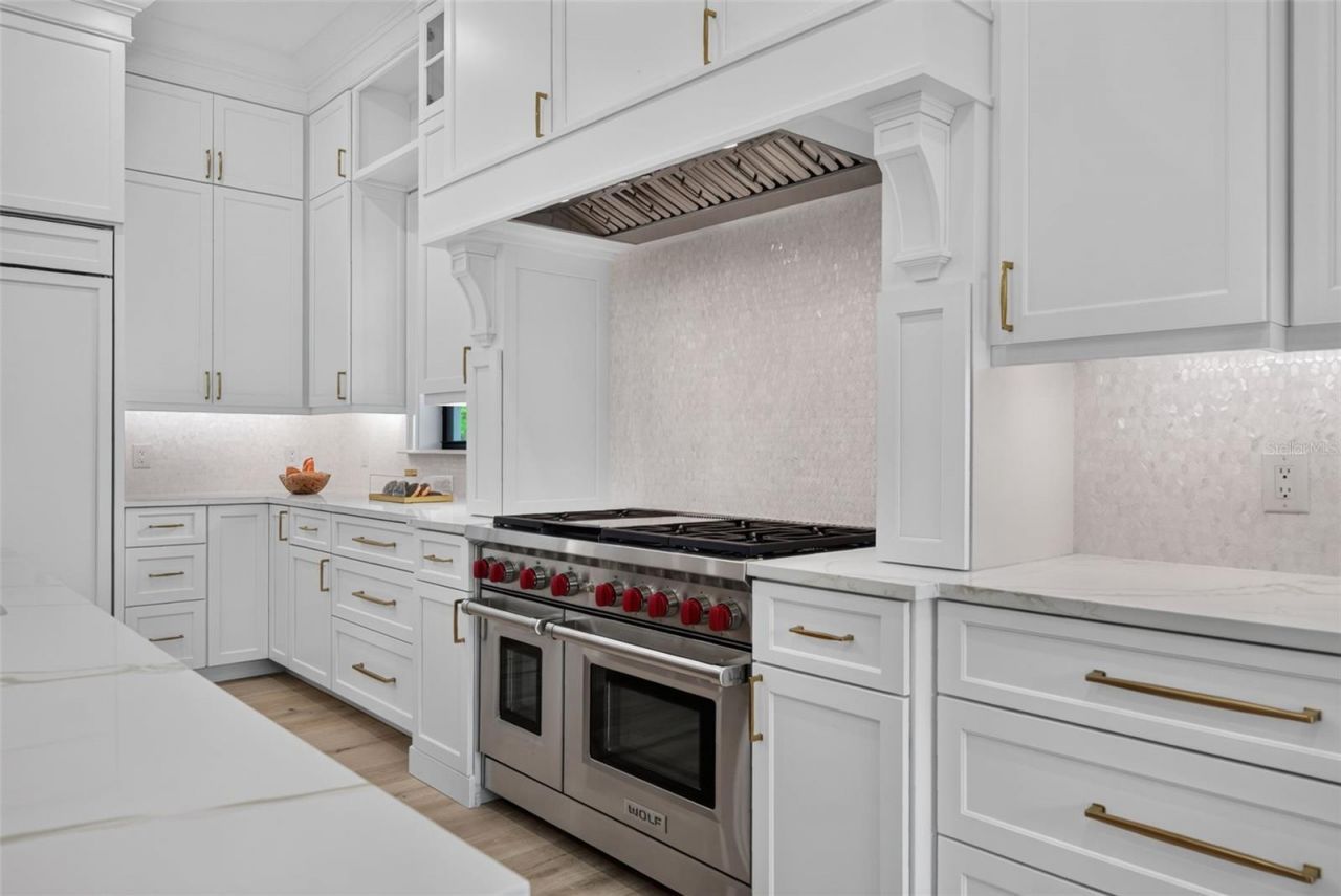 656 Tropical Circle, Sarasota, FL 34242 Photo