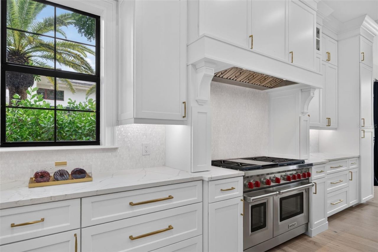 656 Tropical Circle, Sarasota, FL 34242 Photo