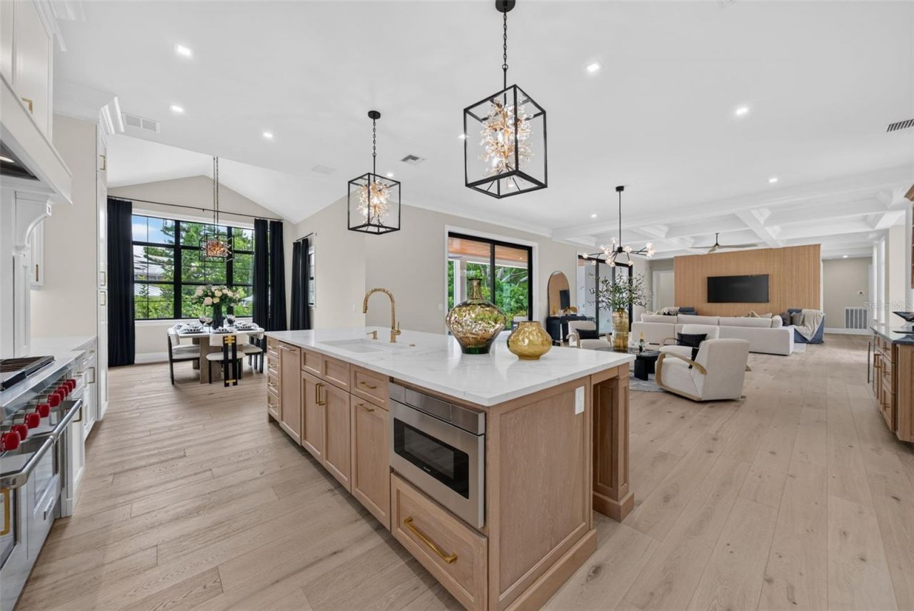 656 Tropical Circle, Sarasota, FL 34242 Photo