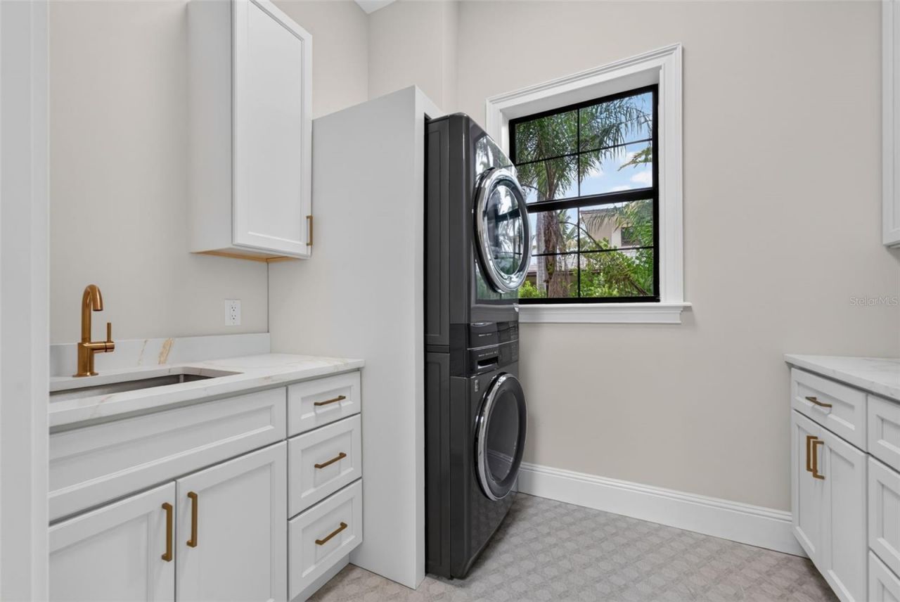 656 Tropical Circle, Sarasota, FL 34242 Photo