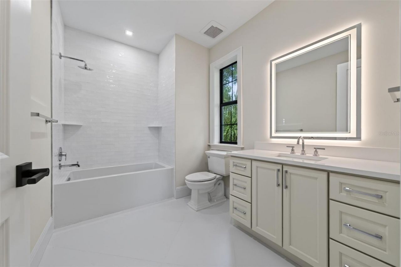 656 Tropical Circle, Sarasota, FL 34242 Photo