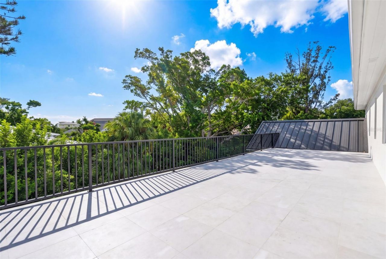 656 Tropical Circle, Sarasota, FL 34242 Photo