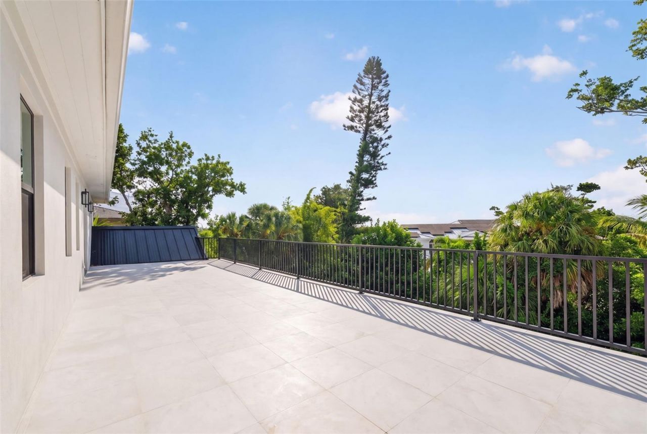 656 Tropical Circle, Sarasota, FL 34242 Photo