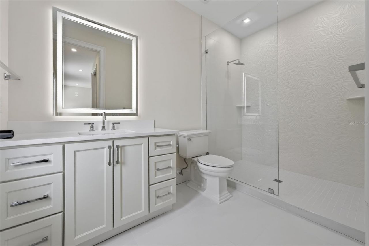 656 Tropical Circle, Sarasota, FL 34242 Photo