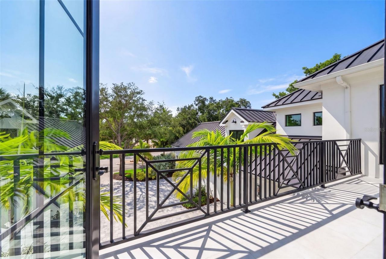 656 Tropical Circle, Sarasota, FL 34242 Photo