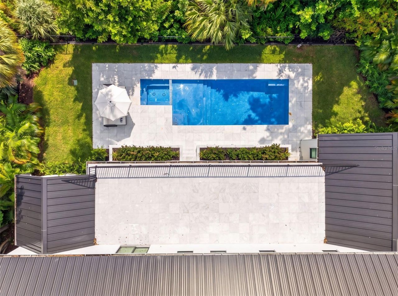 656 Tropical Circle, Sarasota, FL 34242 Photo