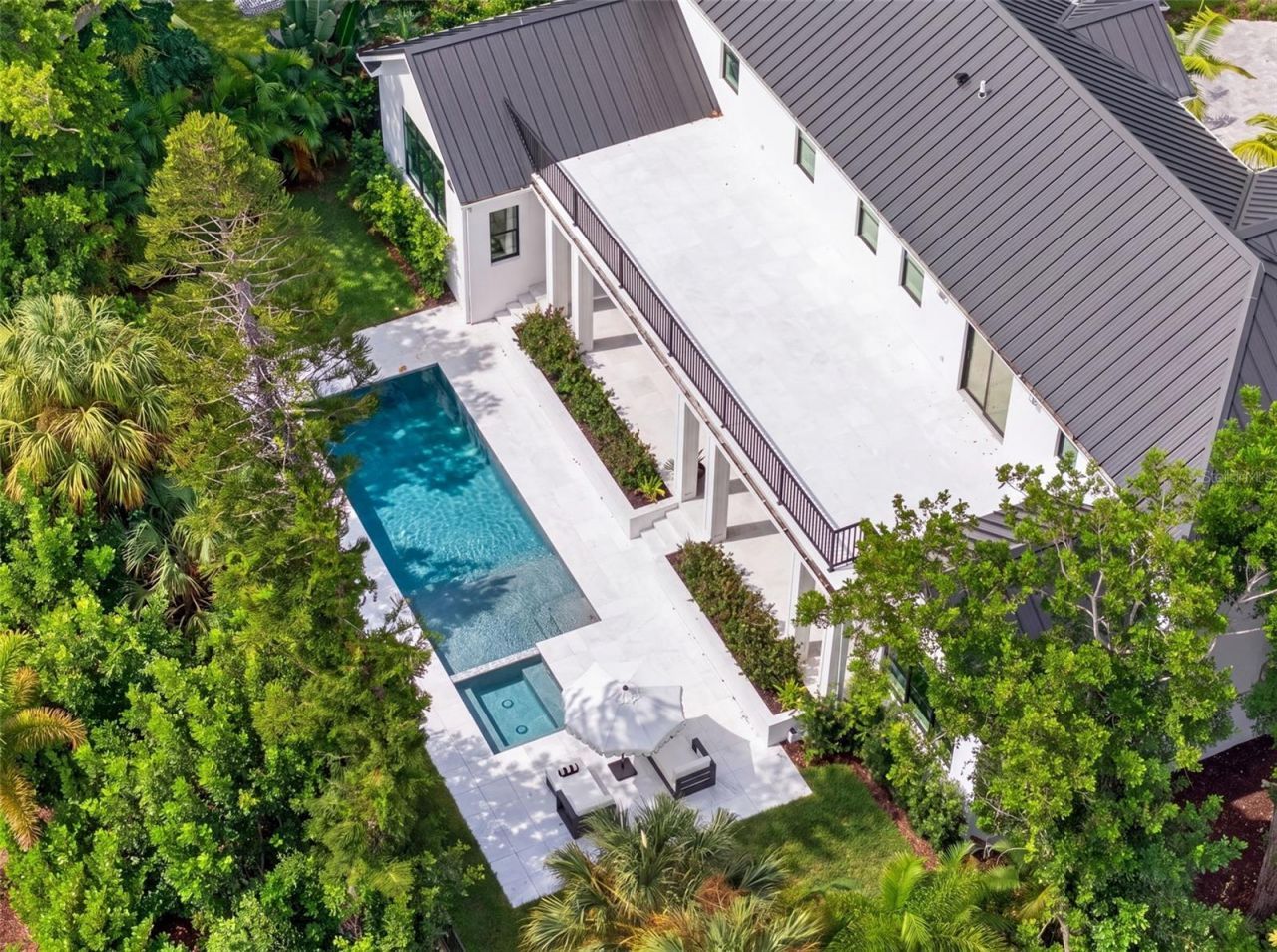 656 Tropical Circle, Sarasota, FL 34242 Photo