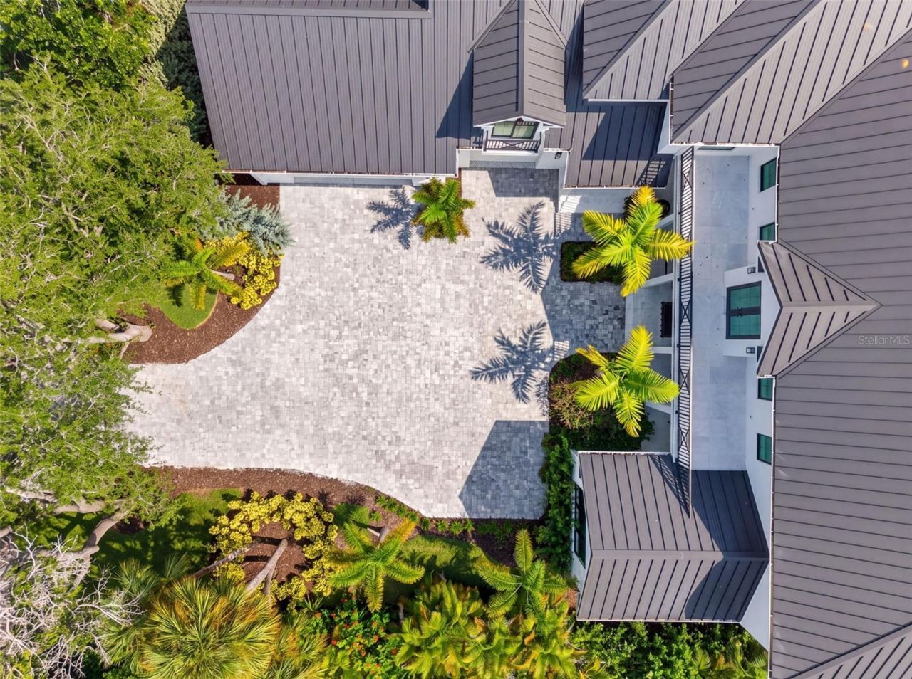 656 Tropical Circle, Sarasota, FL 34242 Photo