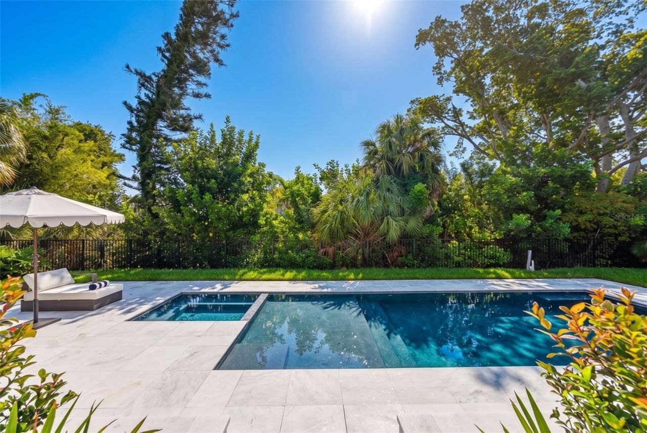 656 Tropical Circle, Sarasota, FL 34242 Photo