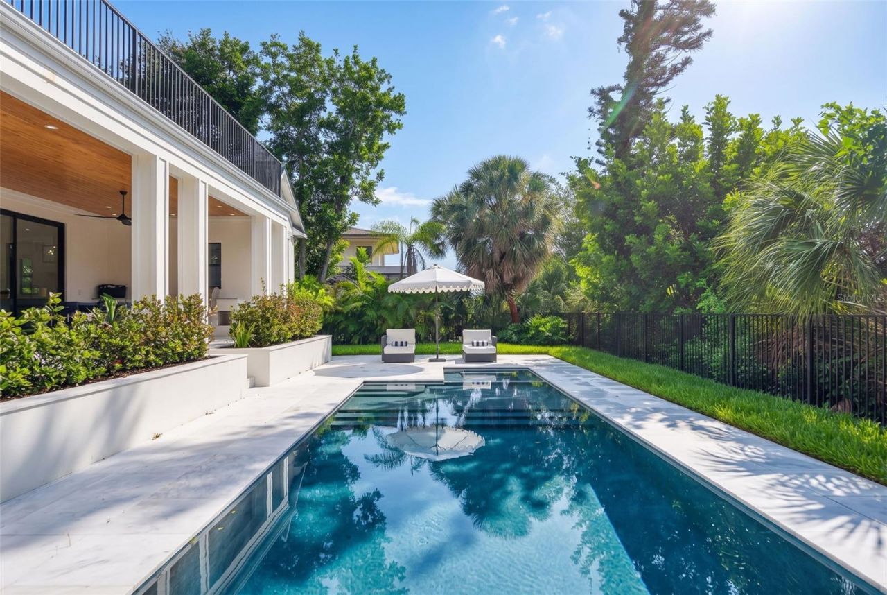 656 Tropical Circle, Sarasota, FL 34242 Photo