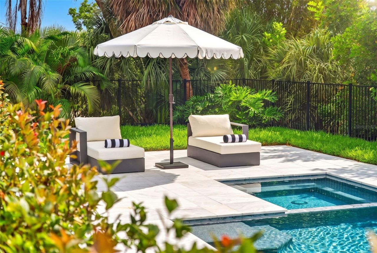 656 Tropical Circle, Sarasota, FL 34242 Photo
