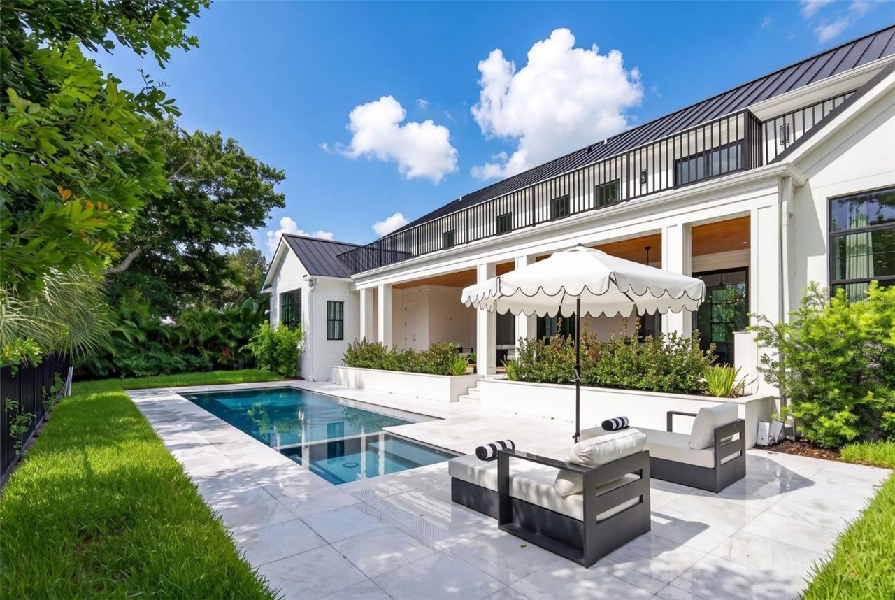 656 Tropical Circle, Sarasota, FL 34242 Photo